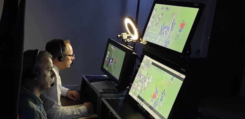 La solution VOGO SPORT utilisรฉe par des arbitres au rugby