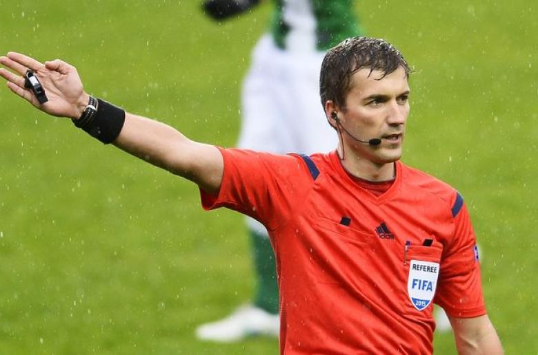 Pourquoi les arbitres professionnels choisissent-ils le VOKKERO ELITE PLUS pour mieux communiquer sur le terrain ?