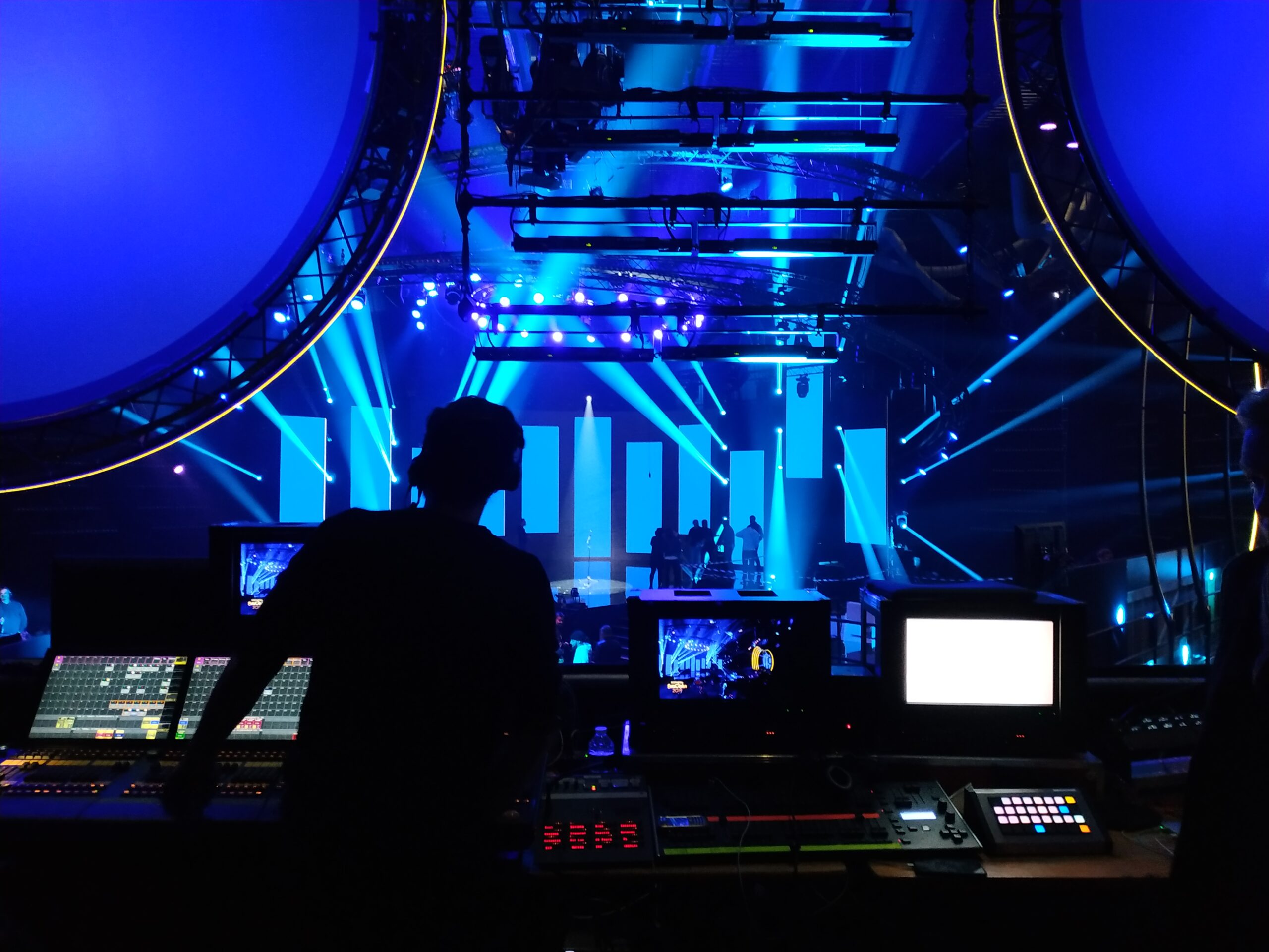 VOKKERO STAGE by VOGO: the wireless intercom that makes professional quality accessible to all