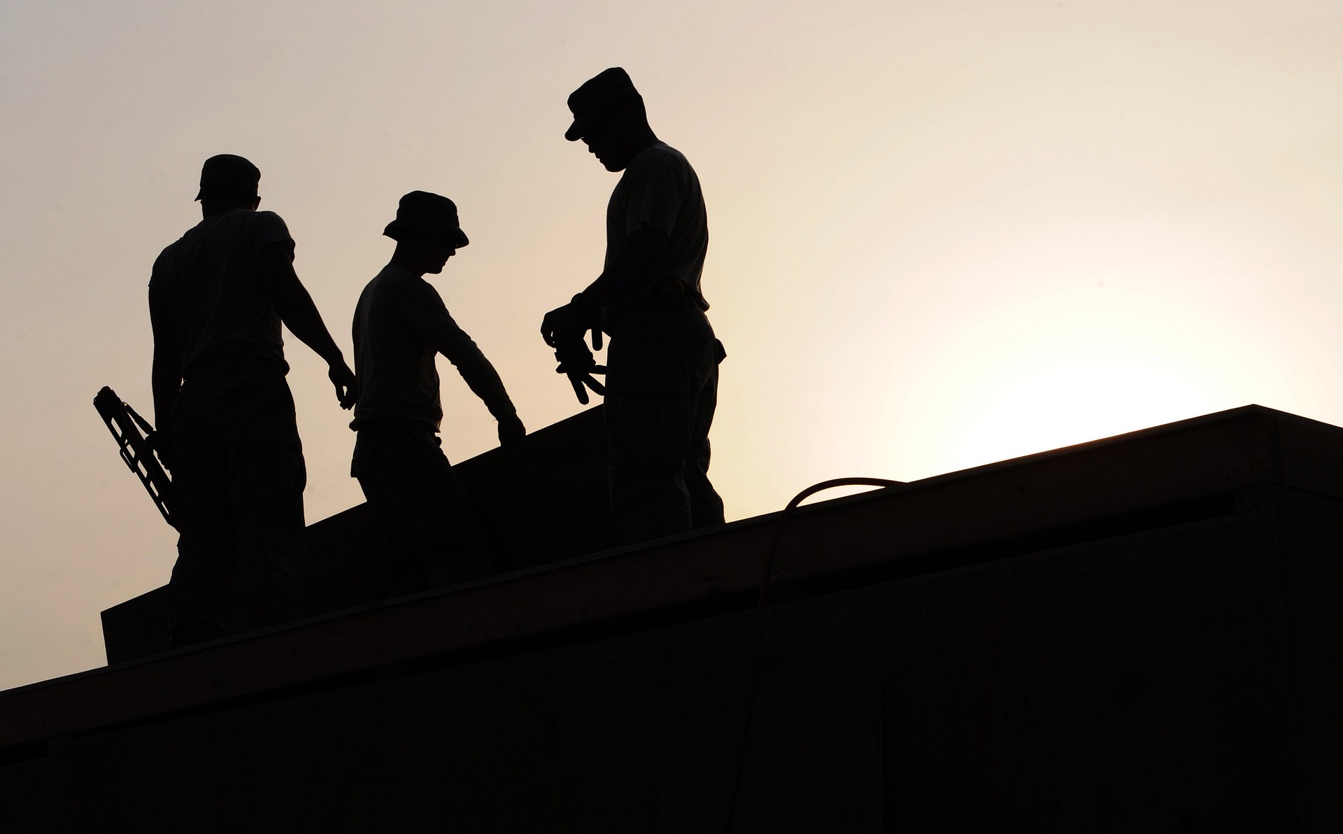 Talkie walkie longue portée professionnel pour chantier : pourquoi les intercoms VOKKERO sont plus performants ?