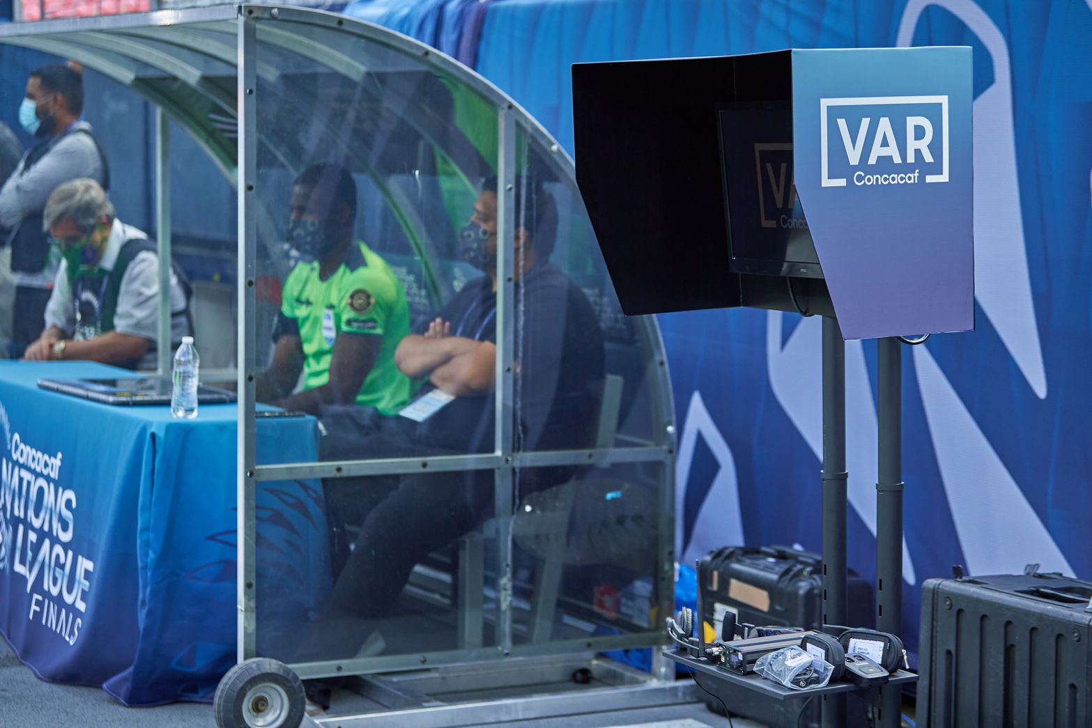 La VAR : Révolution de l’Arbitrage ou Meurtre de la Spontanéité ?