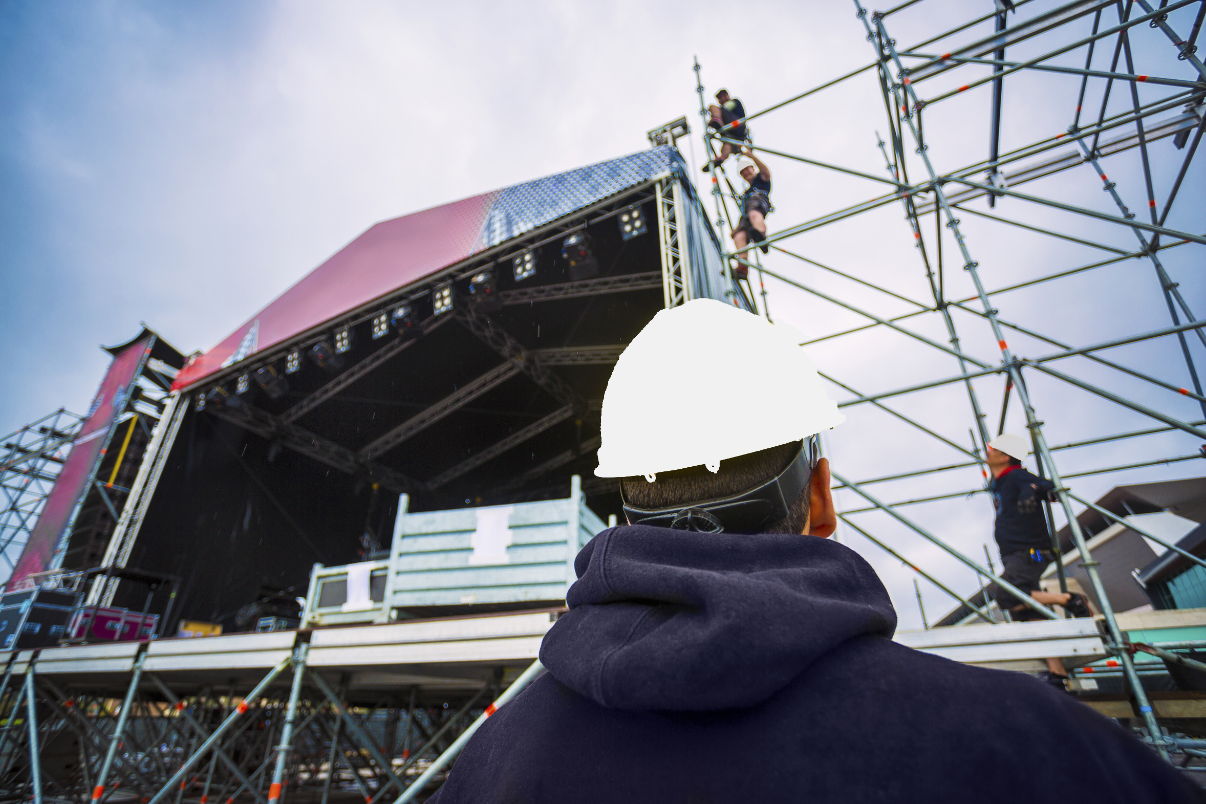 VOKKERO SHOW: Full Duplex Facing the Demands of Live Broadcasting