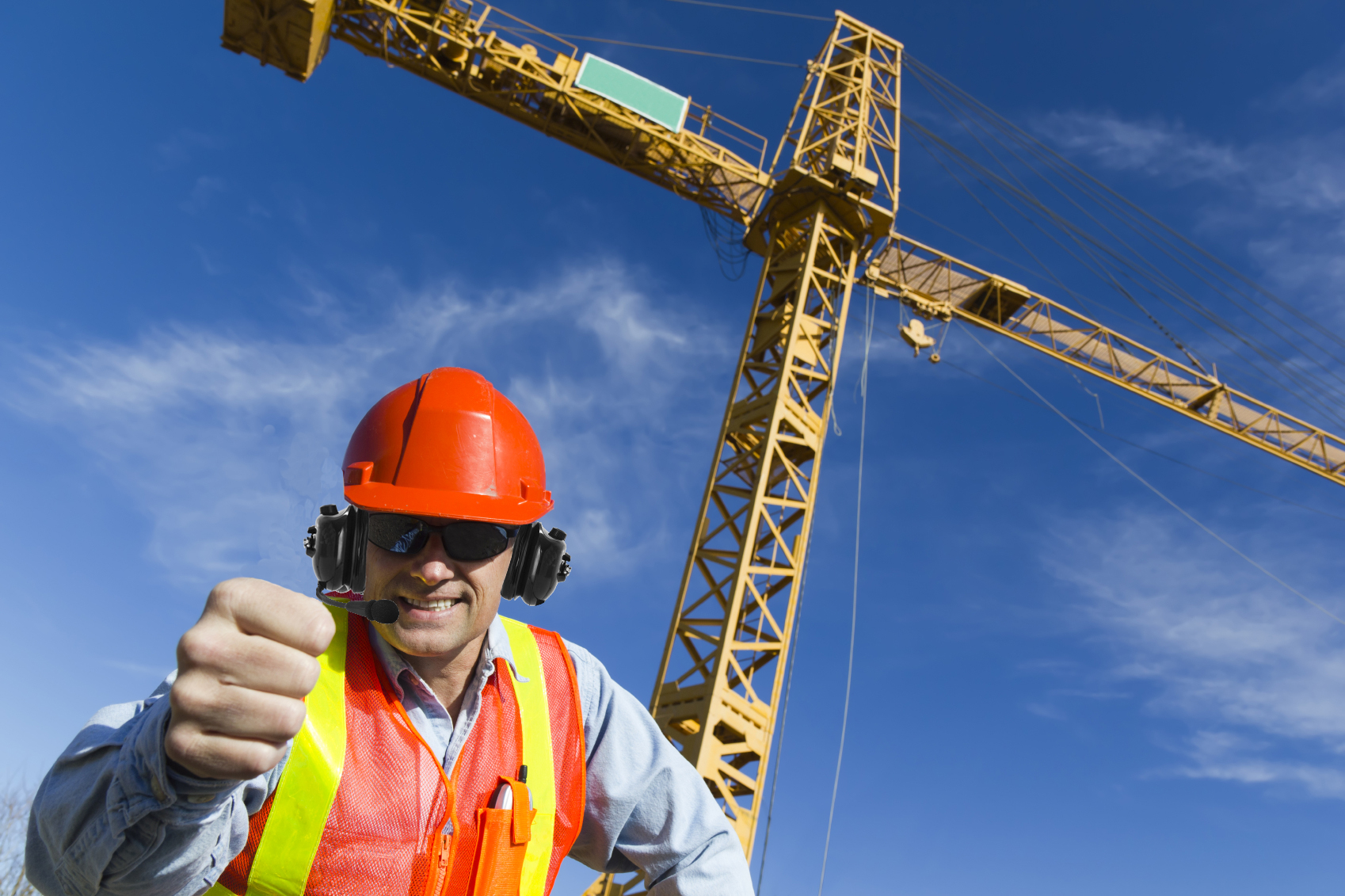 Le Défi du Bruit : Comment Communiquer Clairement entre la Grue et le Sol